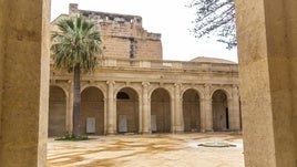 Almería honra a San Indalecio con visitas teatralizadas y música en la Catedral