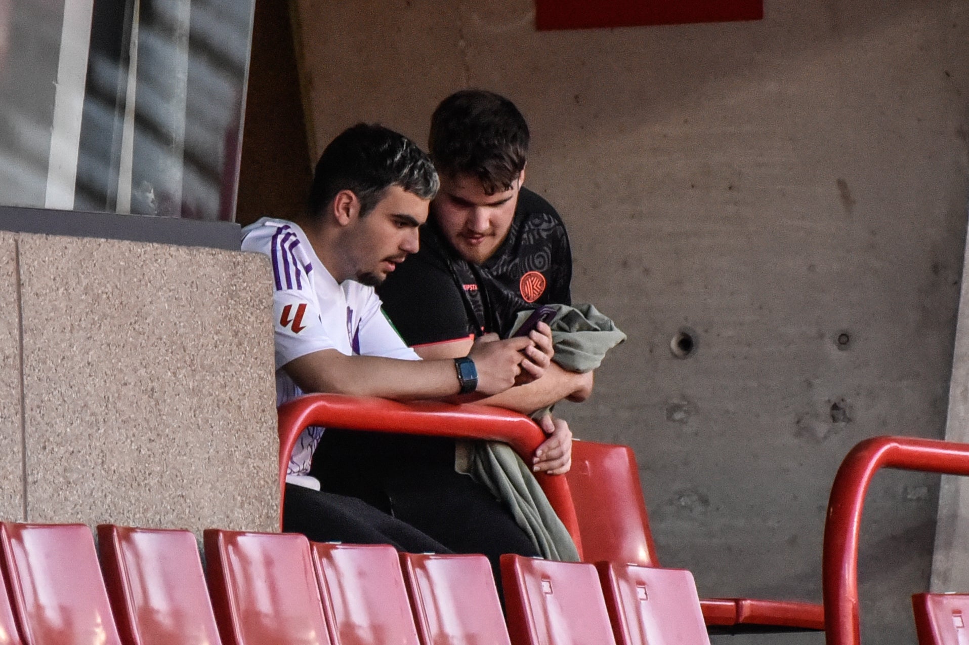 Encuéntrate en la grada del Granada-Eibar