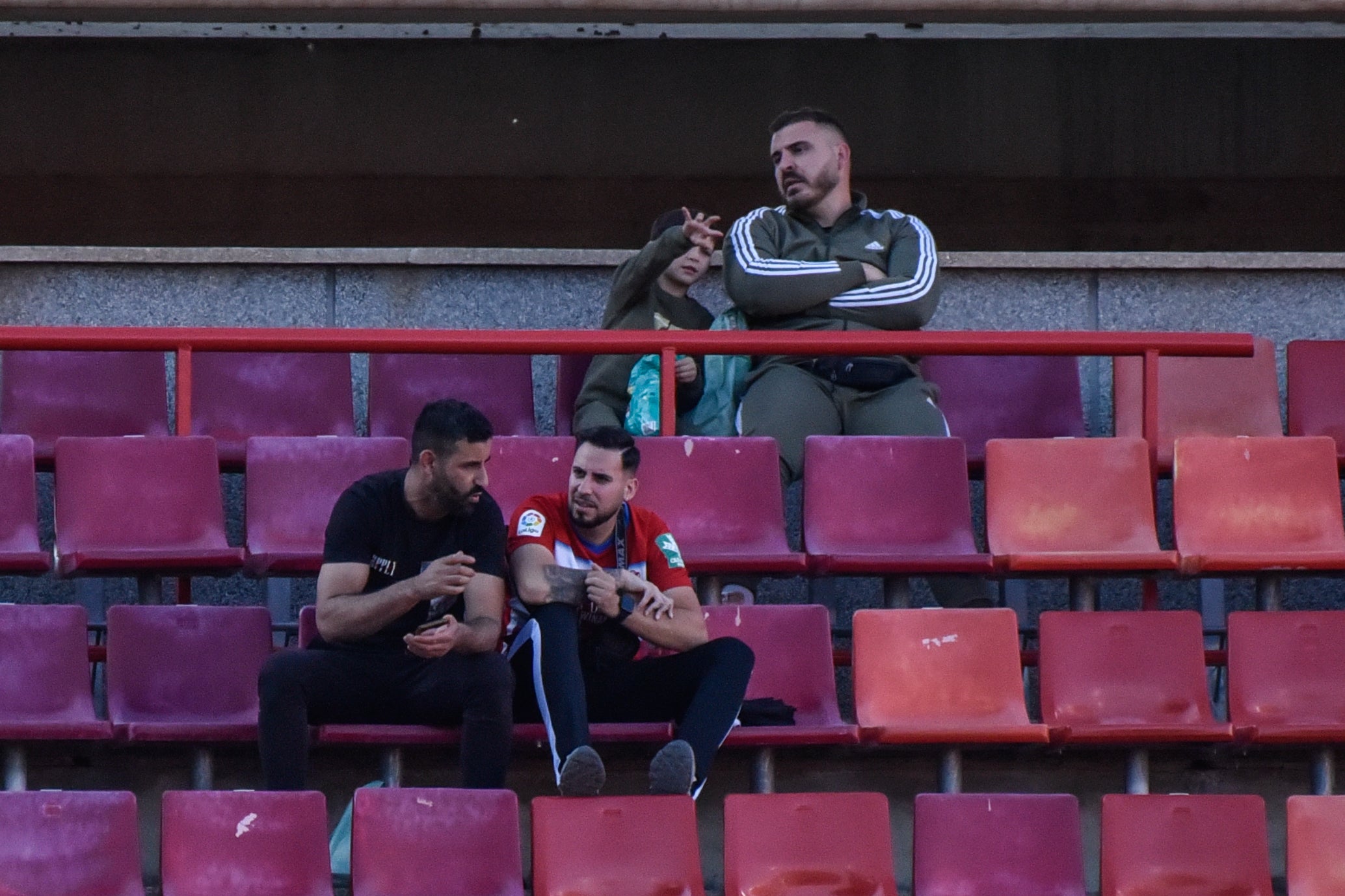 Encuéntrate en la grada del Granada-Eibar