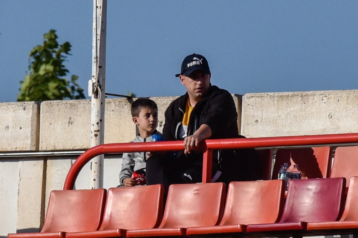 Encuéntrate en la grada del Granada-Eibar