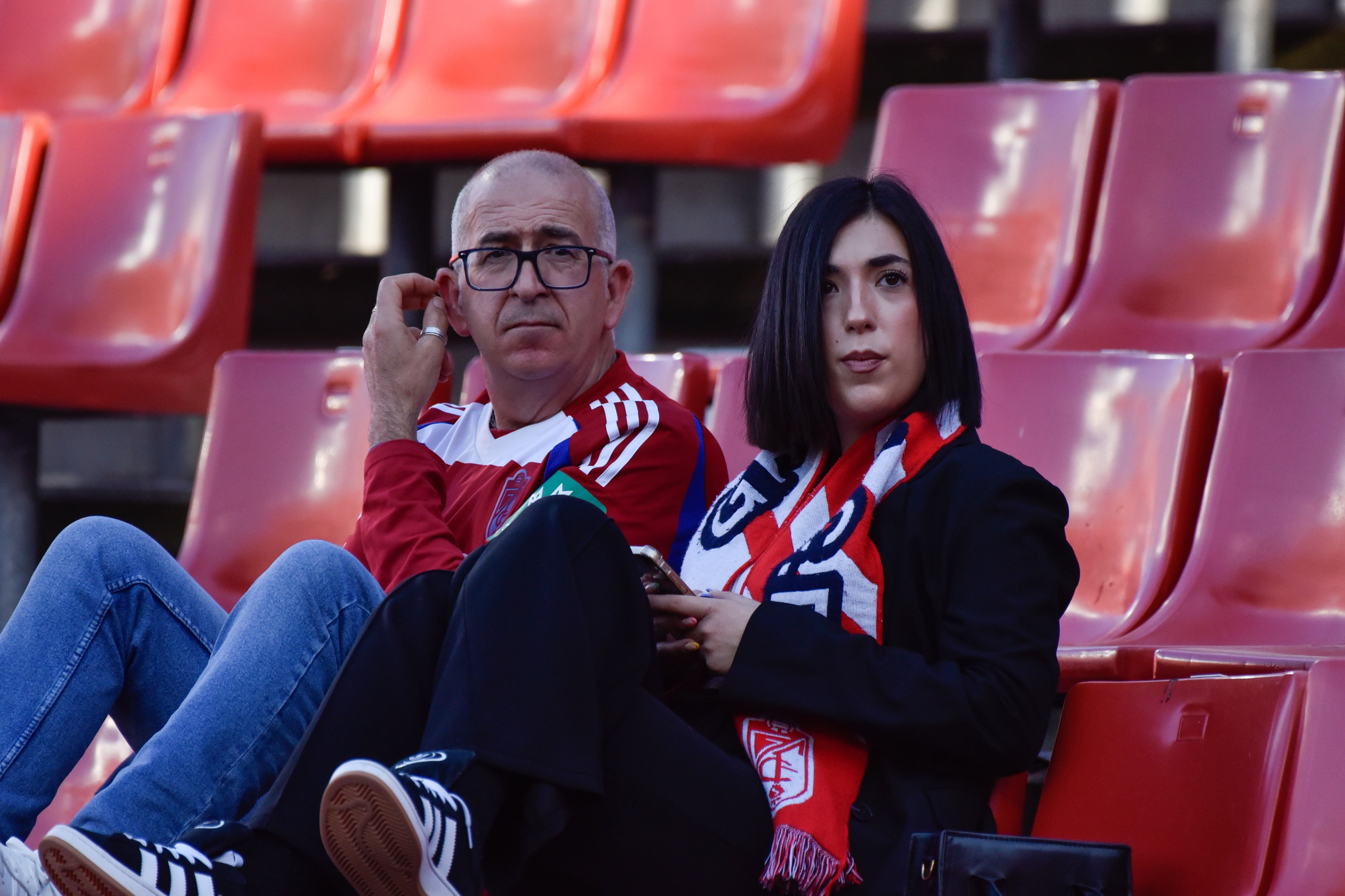 Encuéntrate en la grada del Granada-Eibar