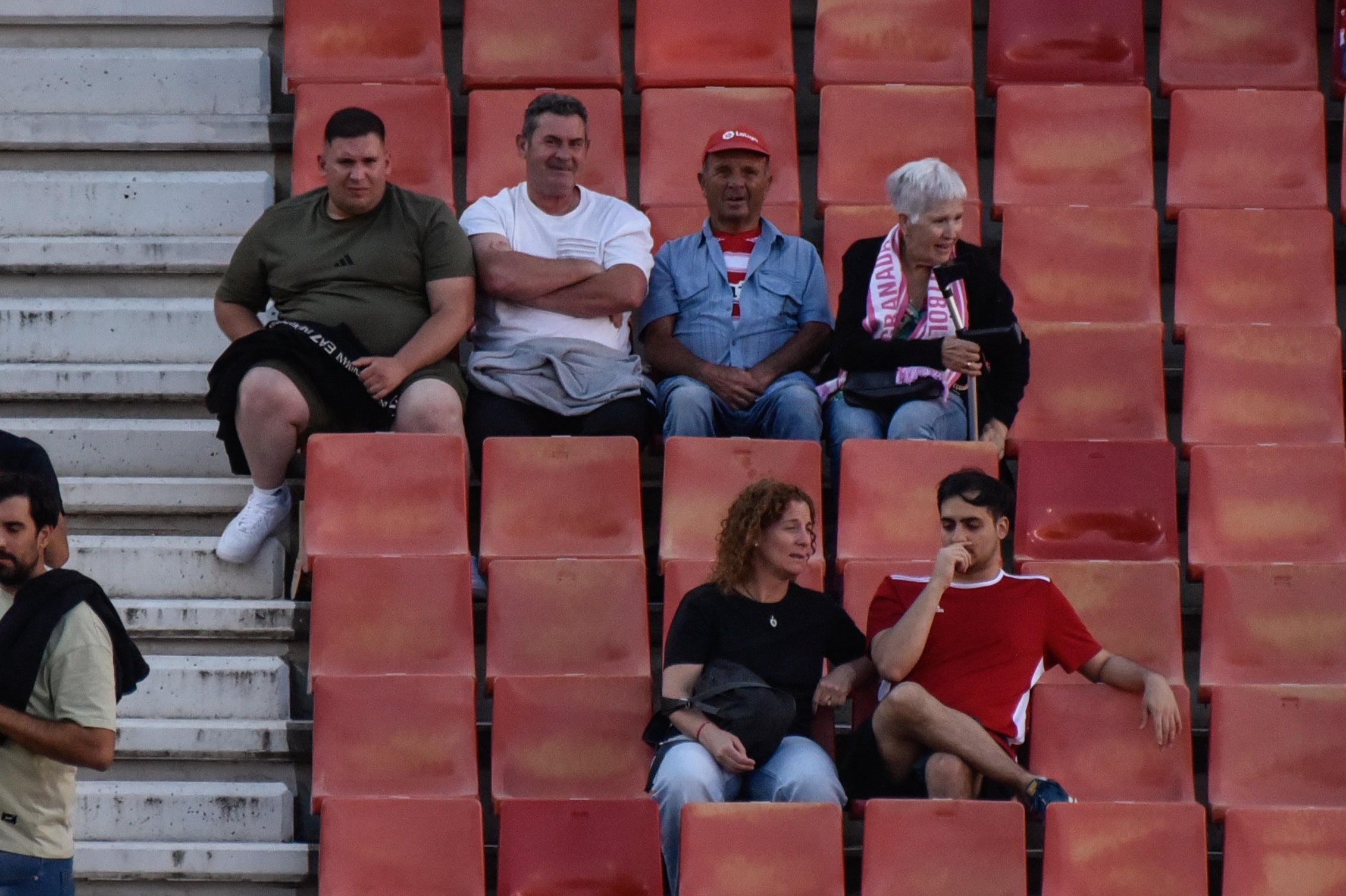 Encuéntrate en la grada del Granada-Eibar