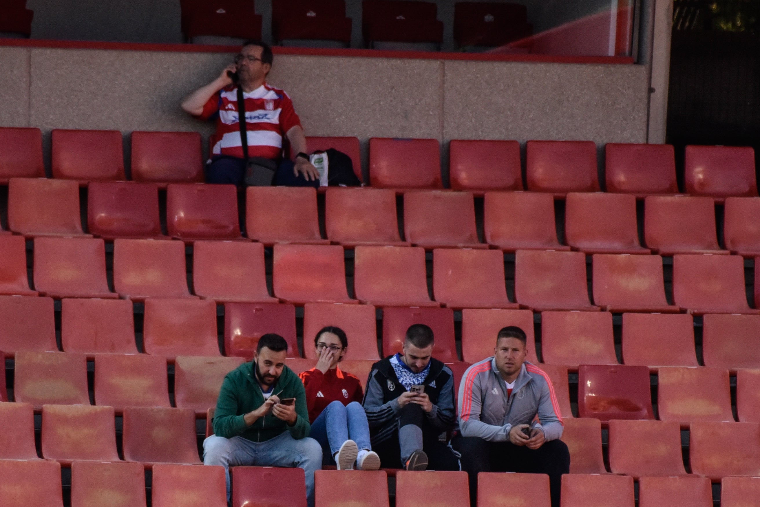 Encuéntrate en la grada del Granada-Eibar