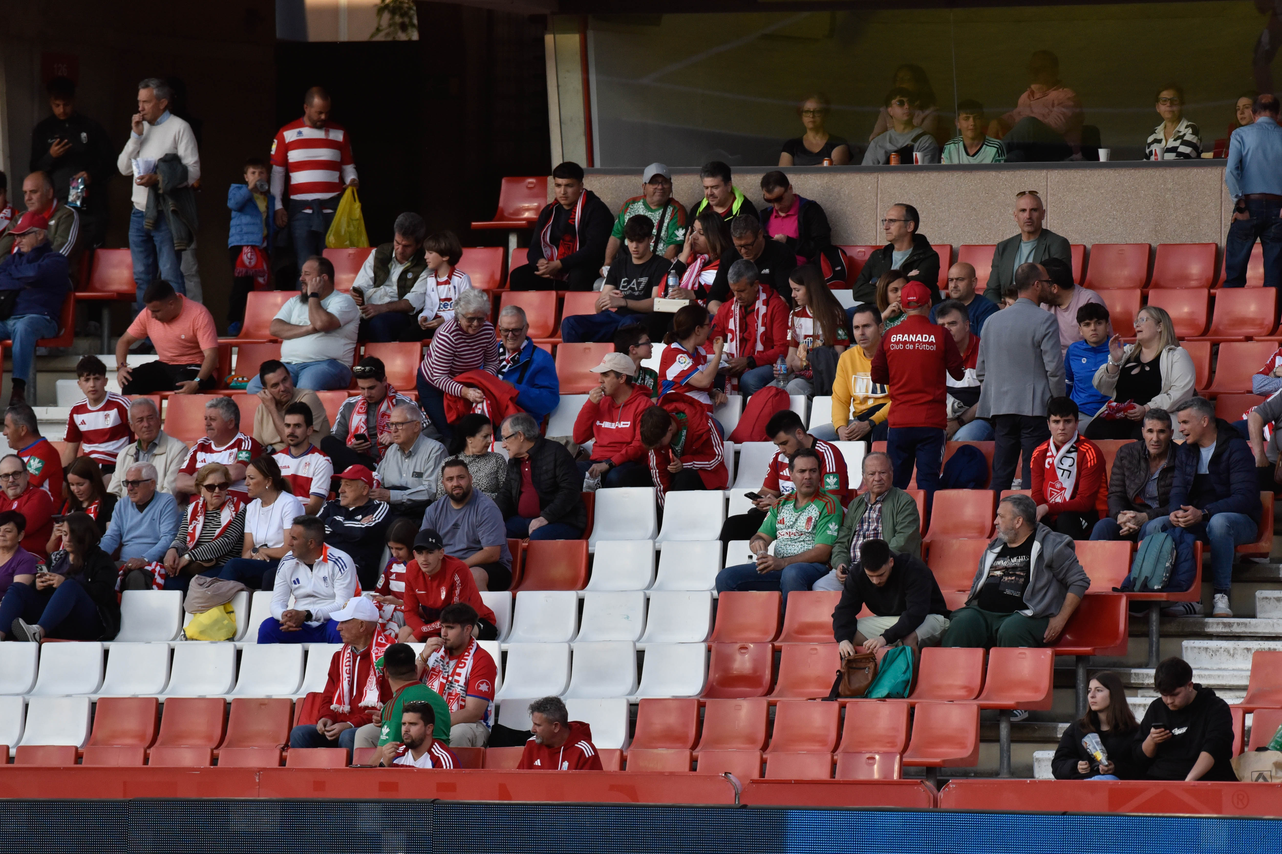 Encuéntrate en la grada del Granada-Eibar