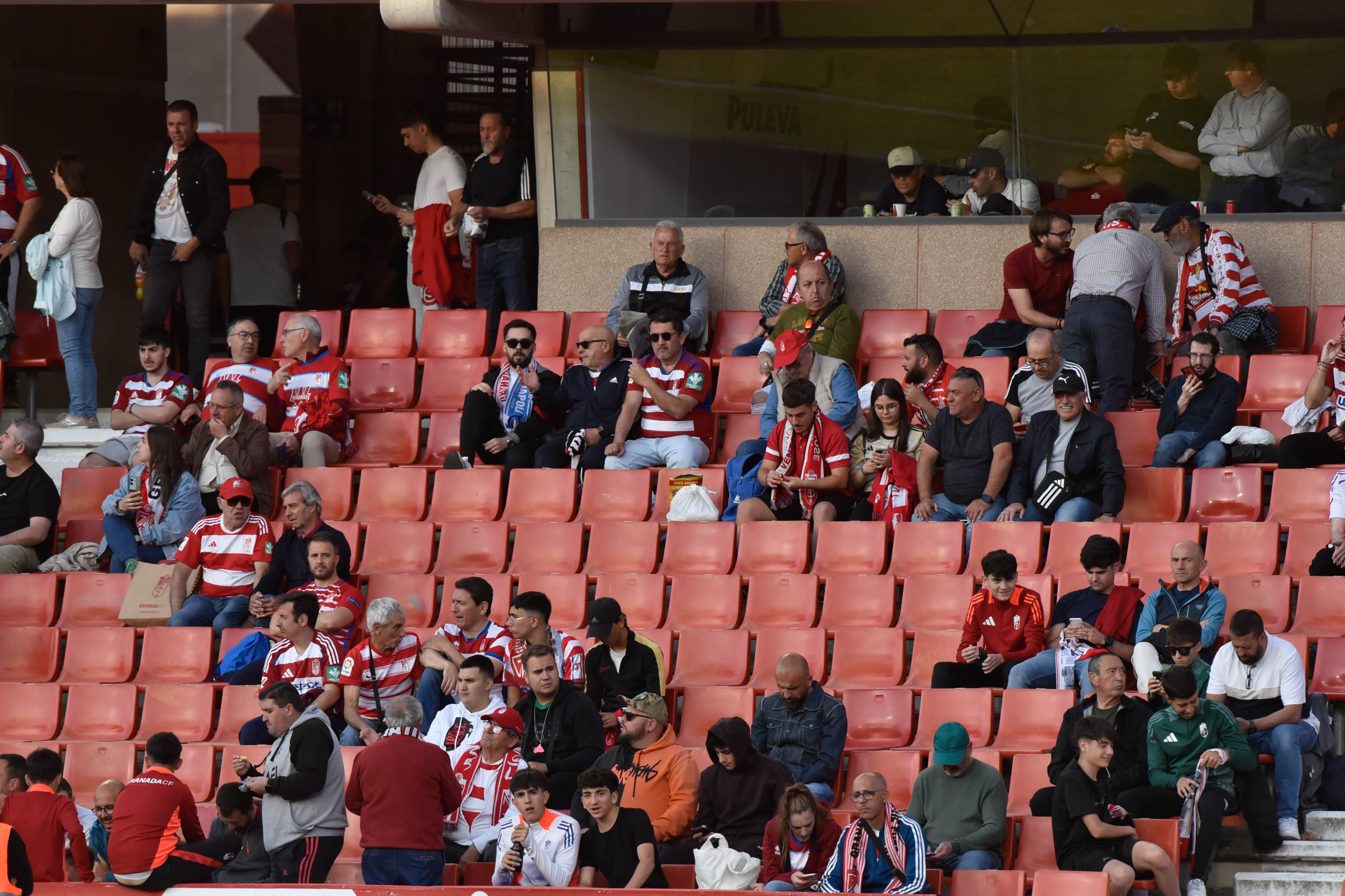 Encuéntrate en la grada del Granada-Eibar