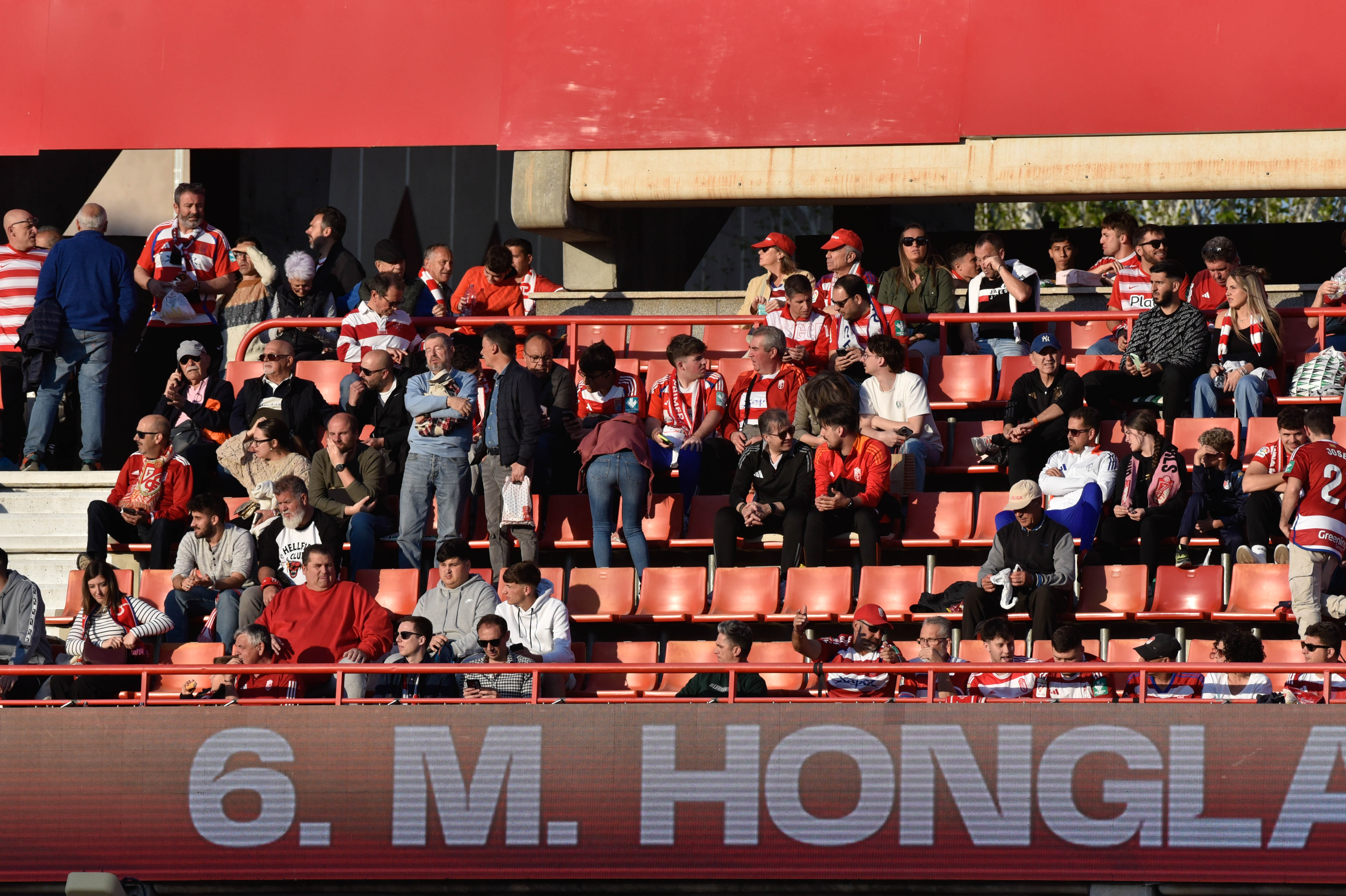 Encuéntrate en la grada del Granada-Eibar