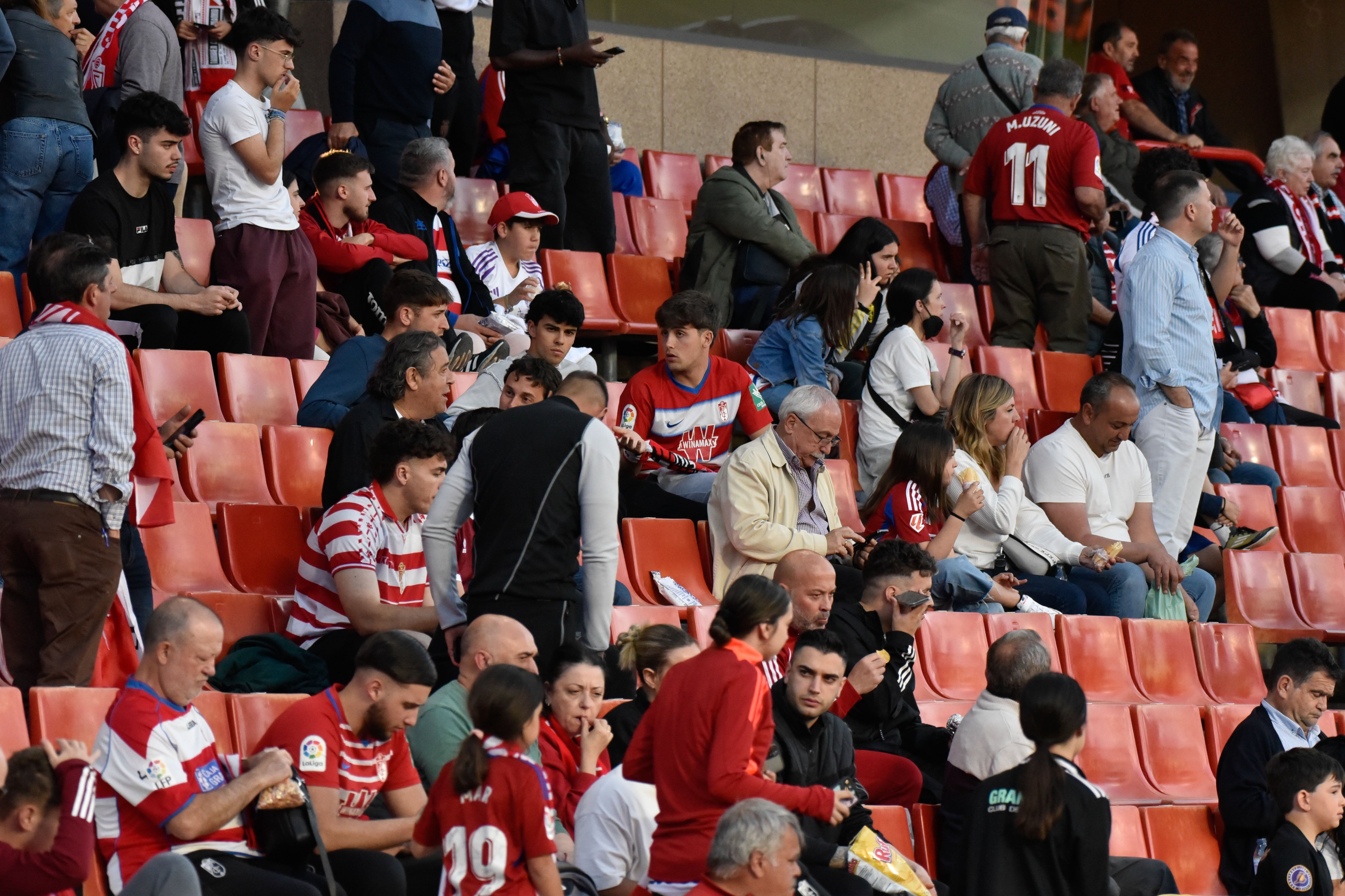 Encuéntrate en la grada del Granada-Eibar