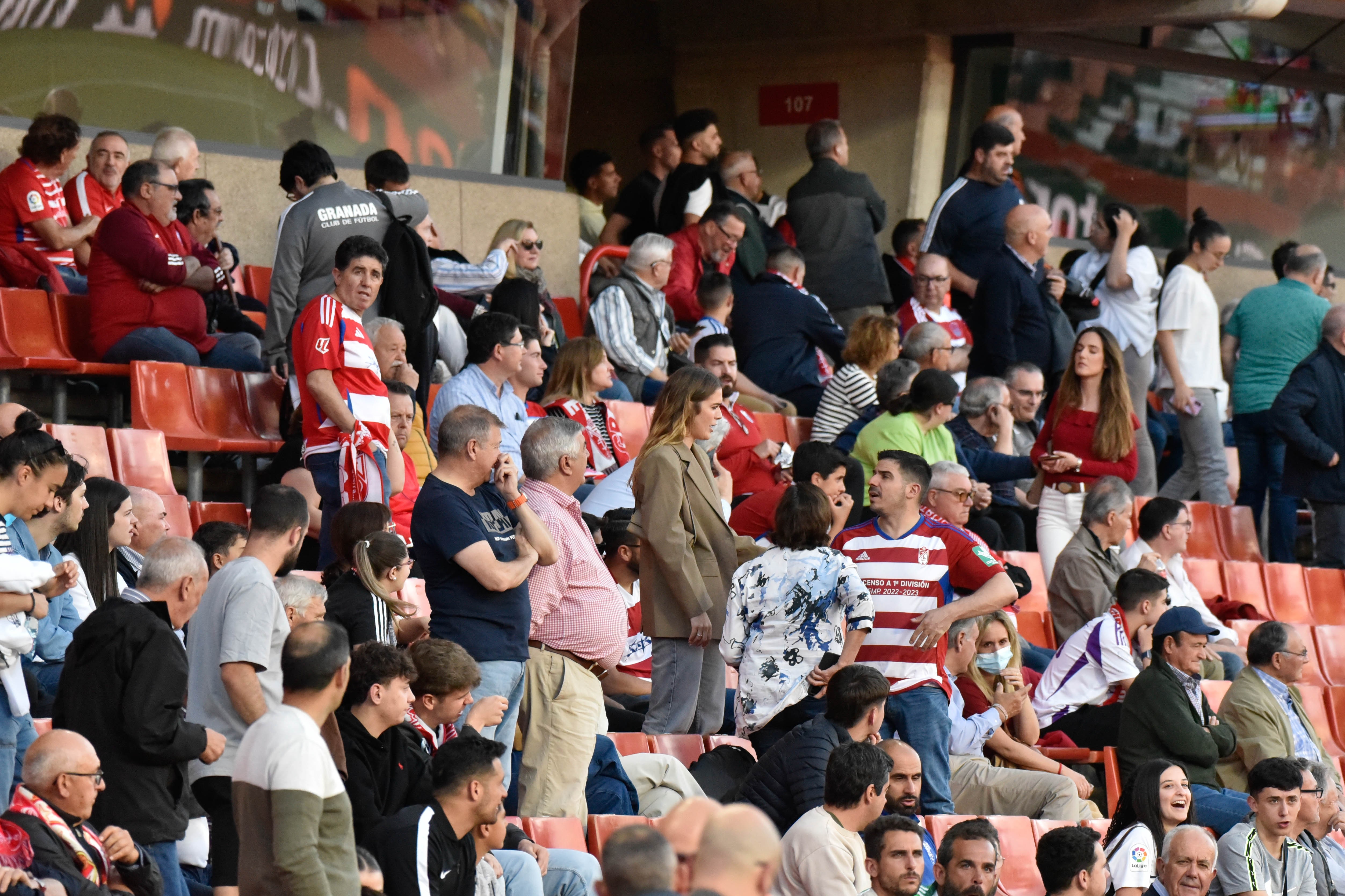 Encuéntrate en la grada del Granada-Eibar