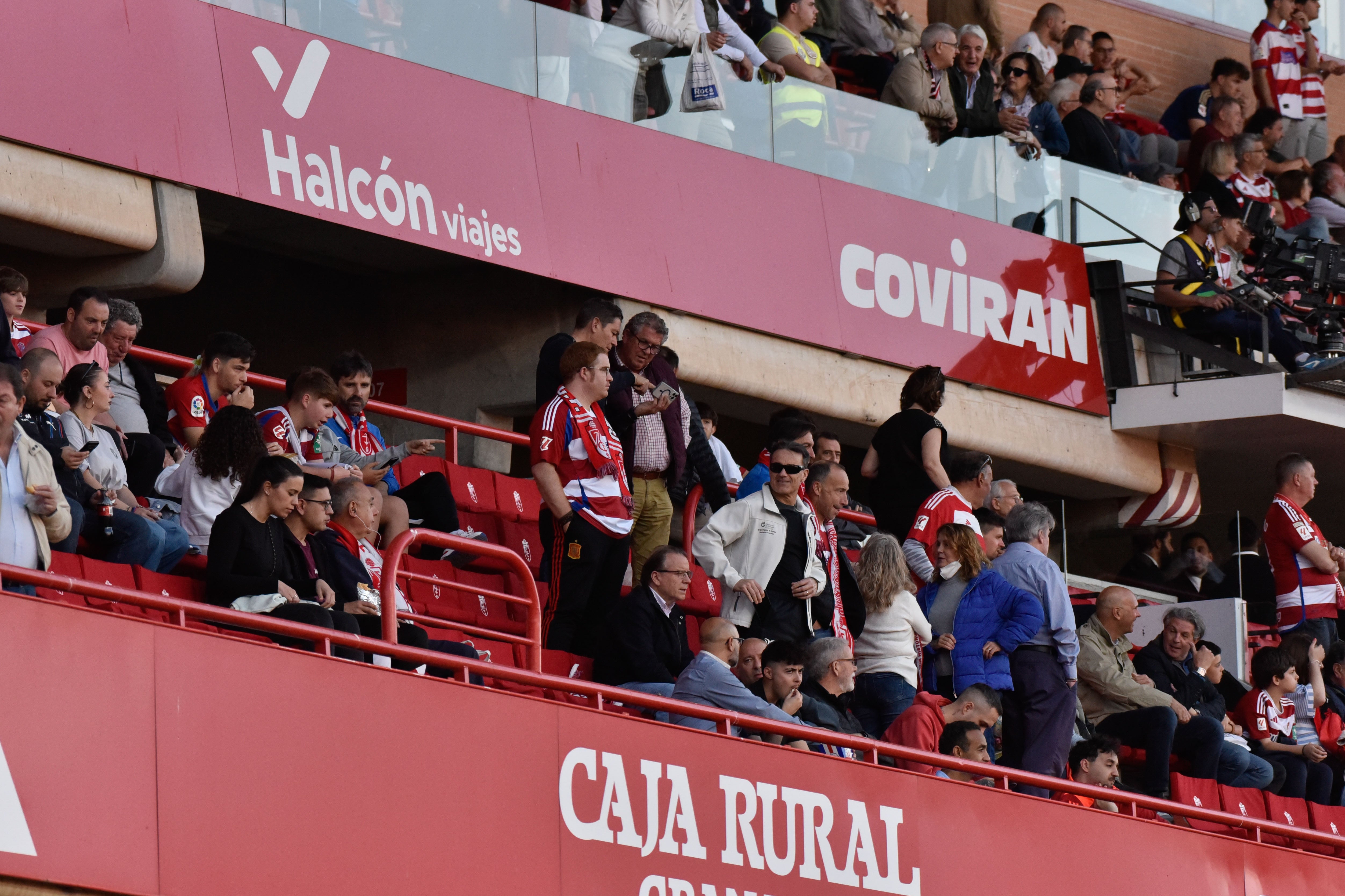 Encuéntrate en la grada del Granada-Eibar