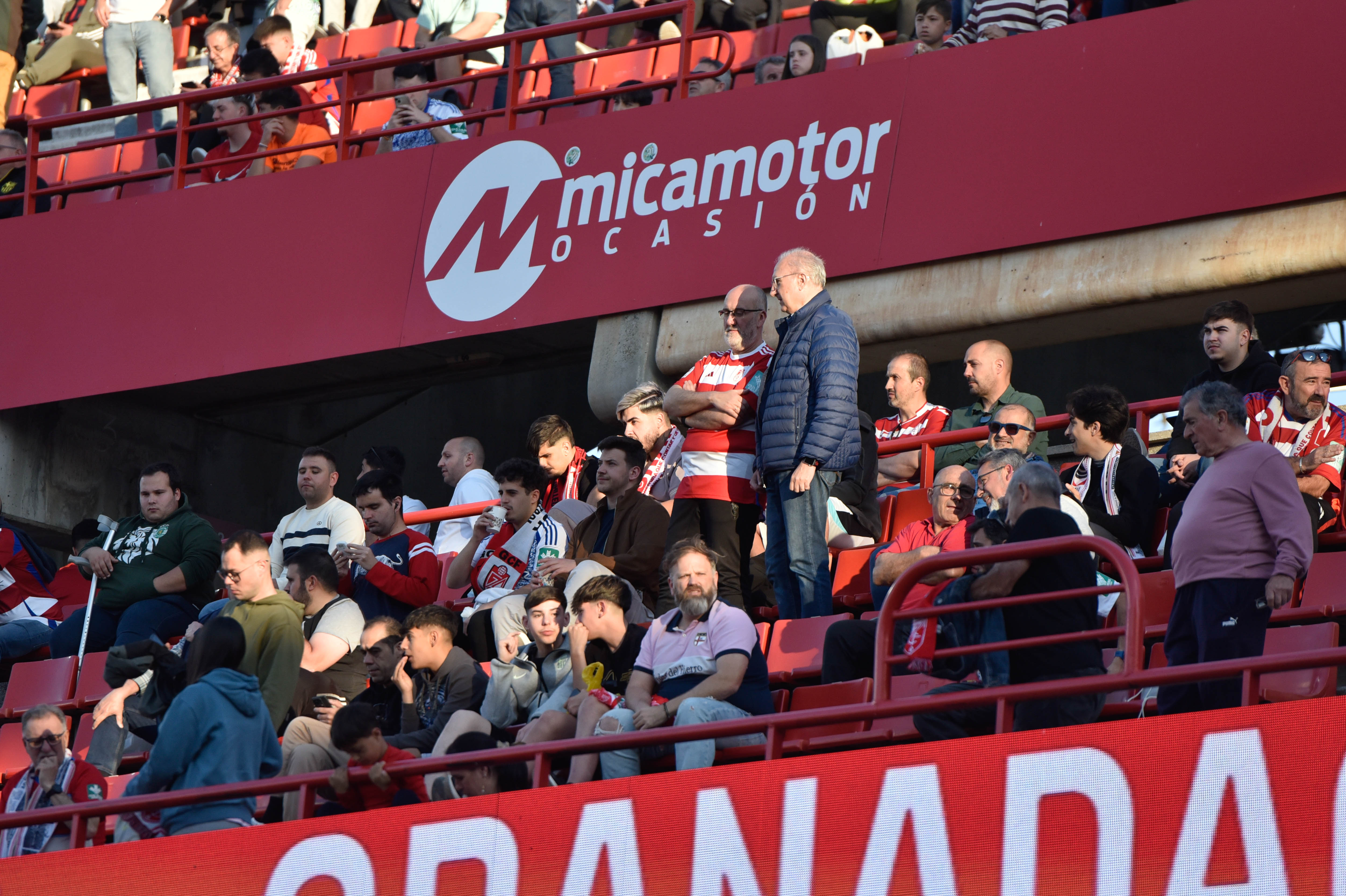 Encuéntrate en la grada del Granada-Eibar