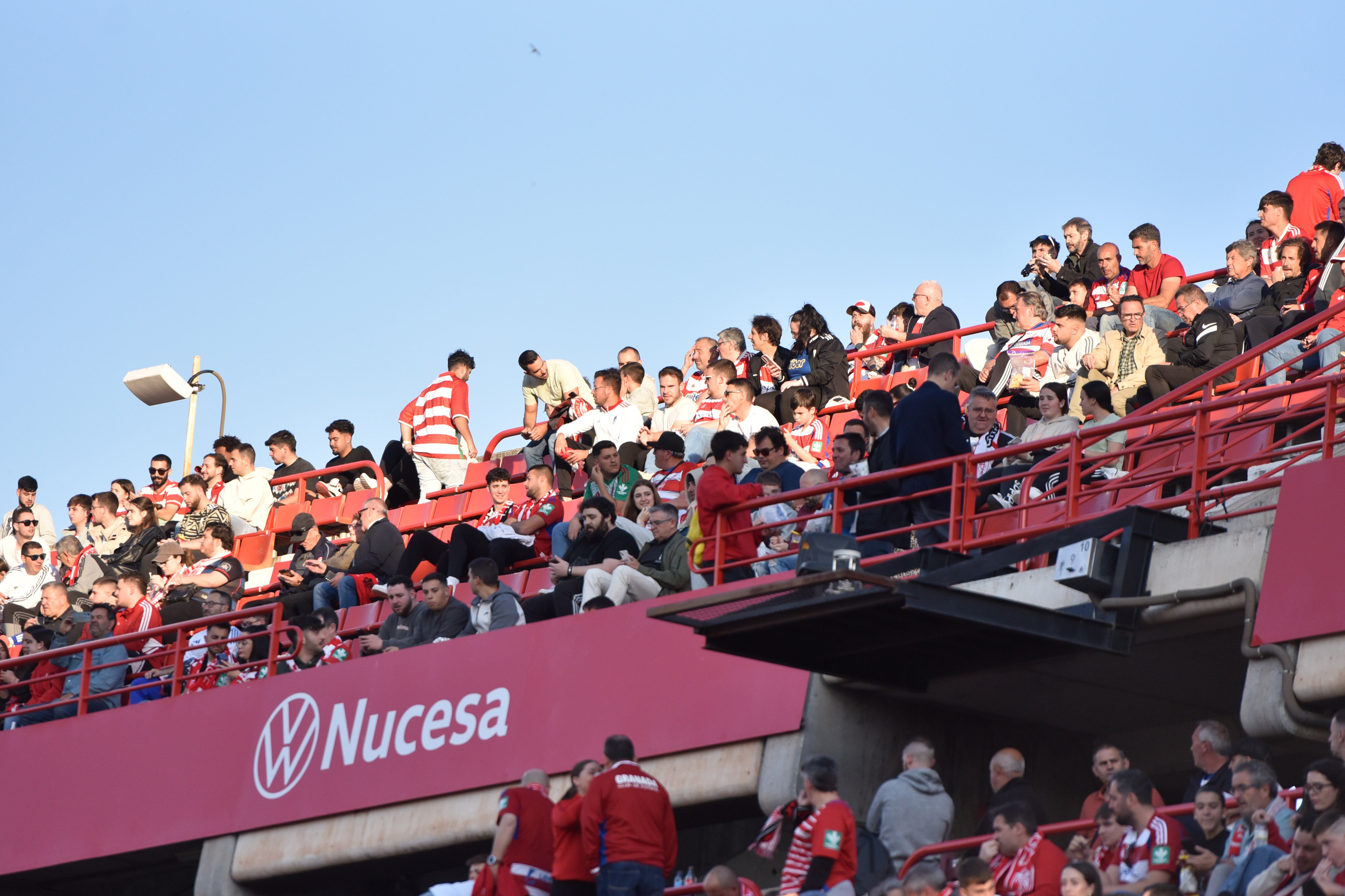 Encuéntrate en la grada del Granada-Eibar