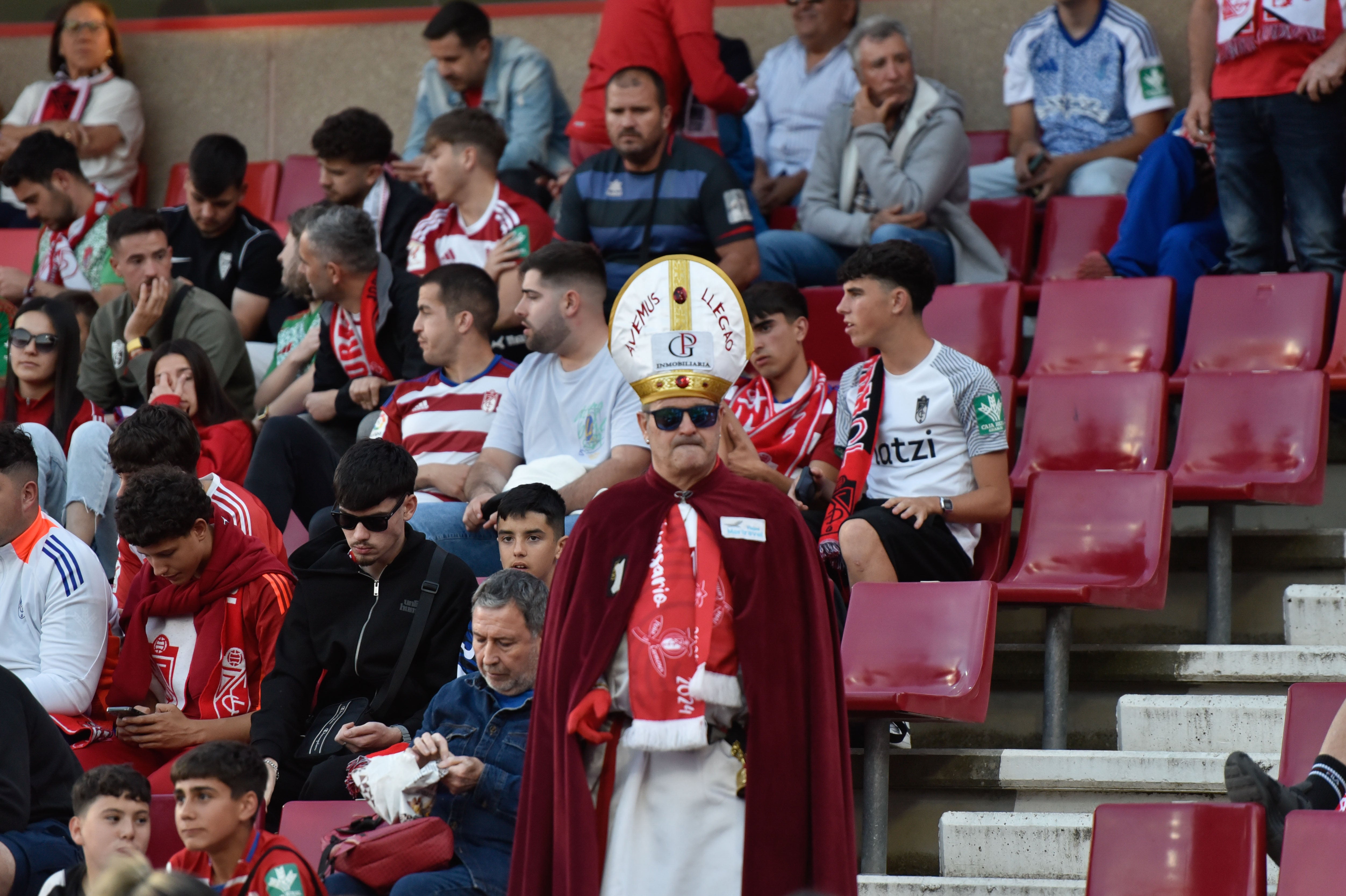 Encuéntrate en la grada del Granada-Eibar