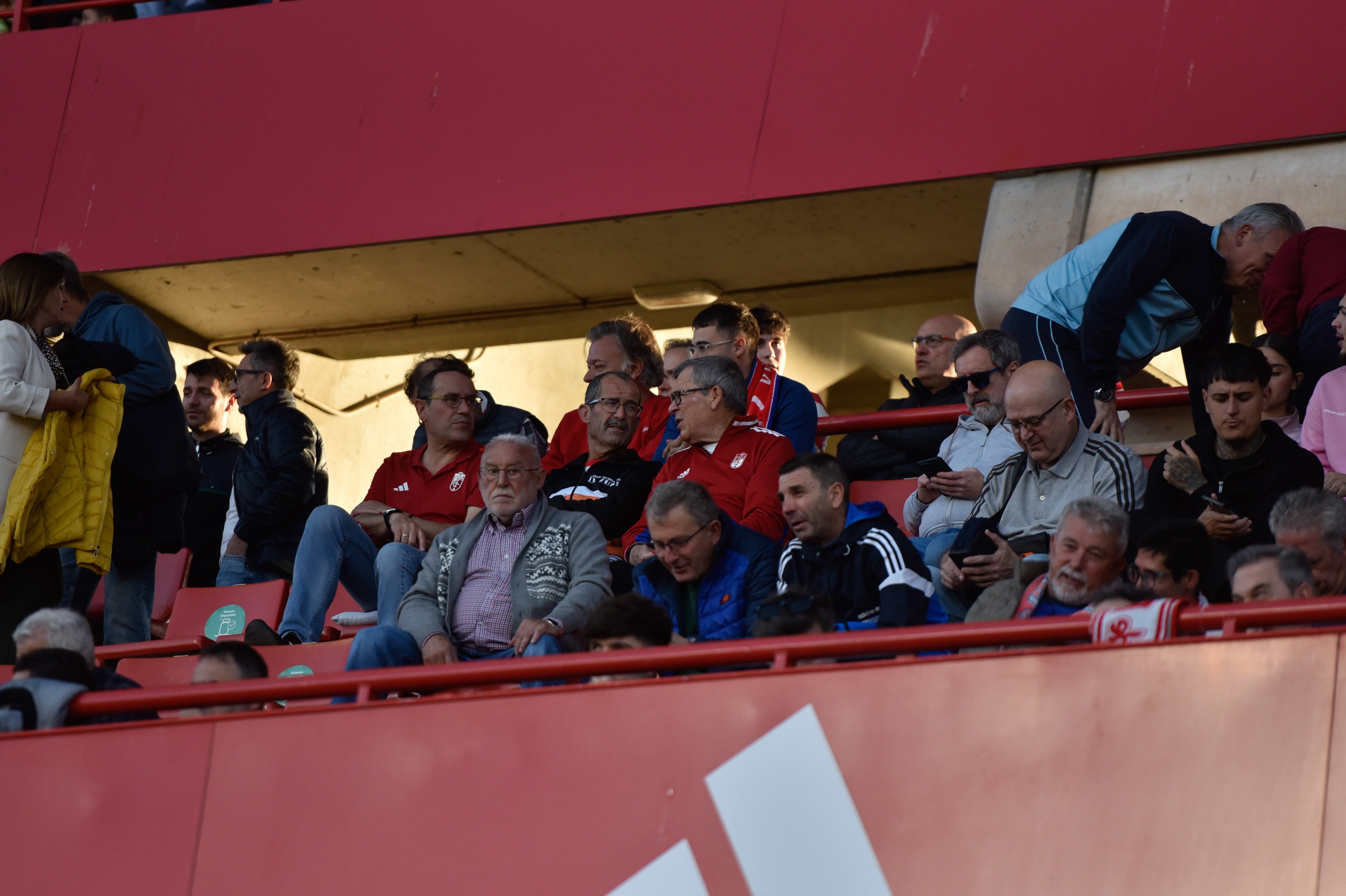 Encuéntrate en la grada del Granada-Eibar