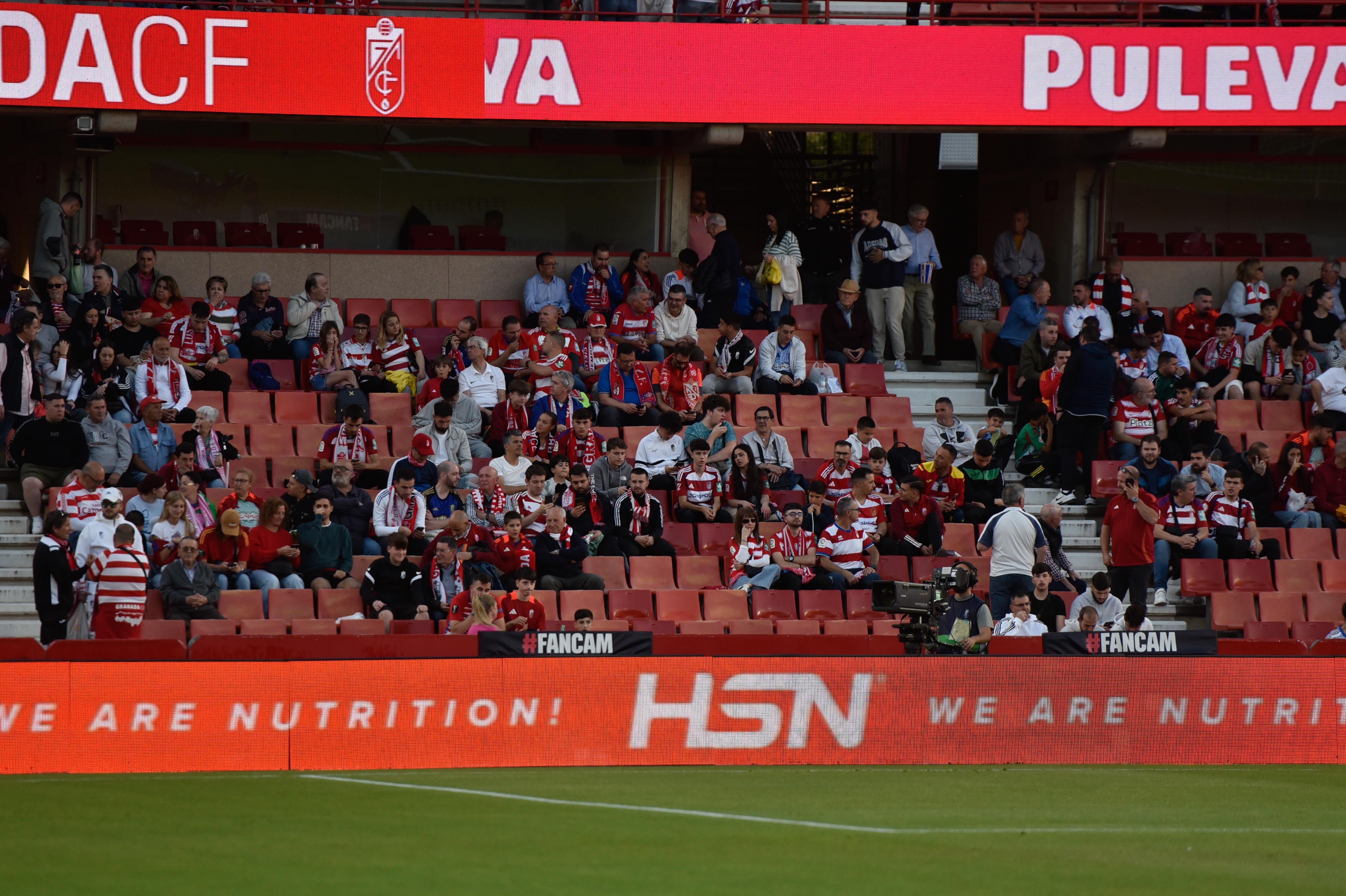 Encuéntrate en la grada del Granada-Eibar