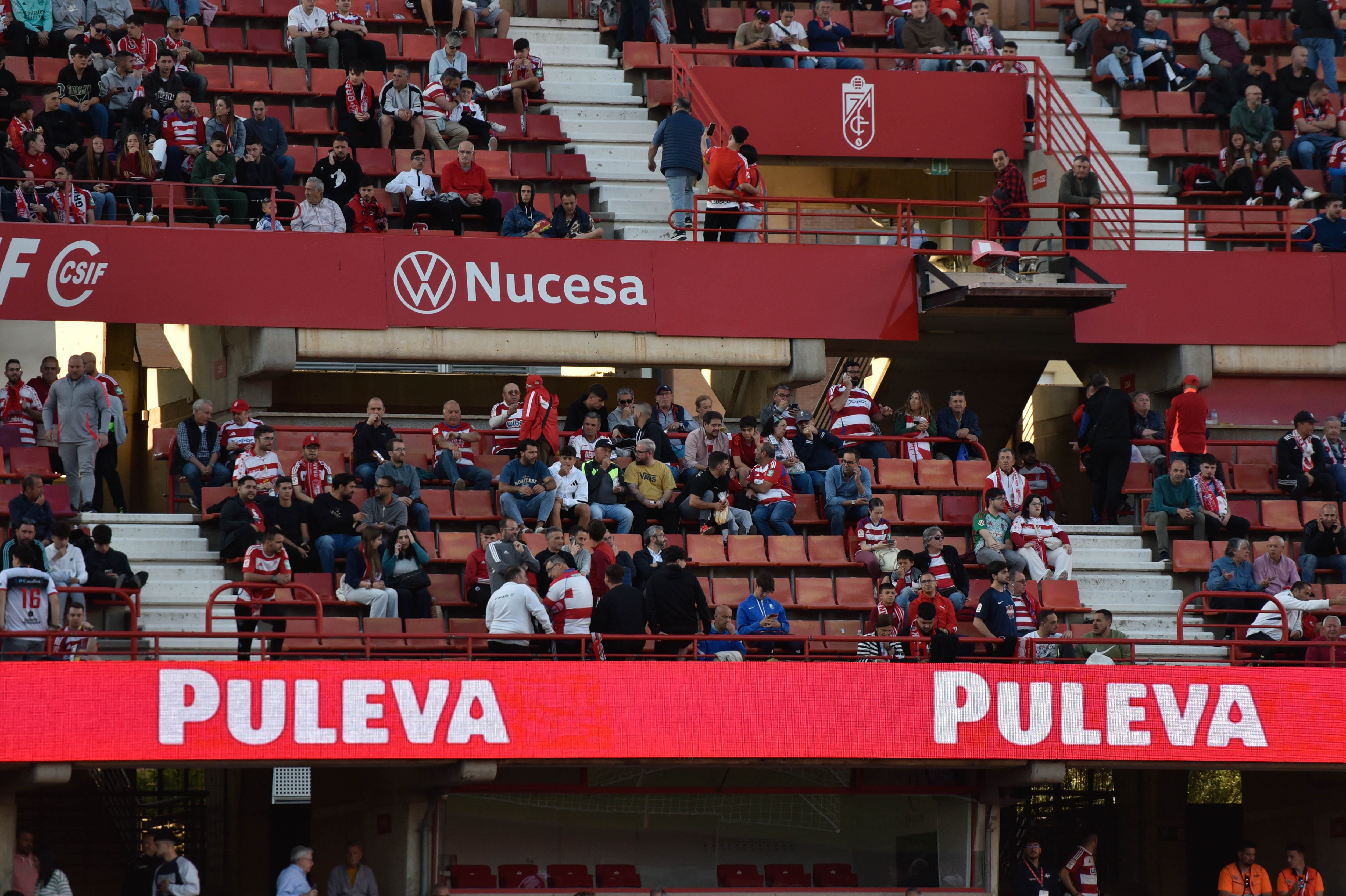 Encuéntrate en la grada del Granada-Eibar