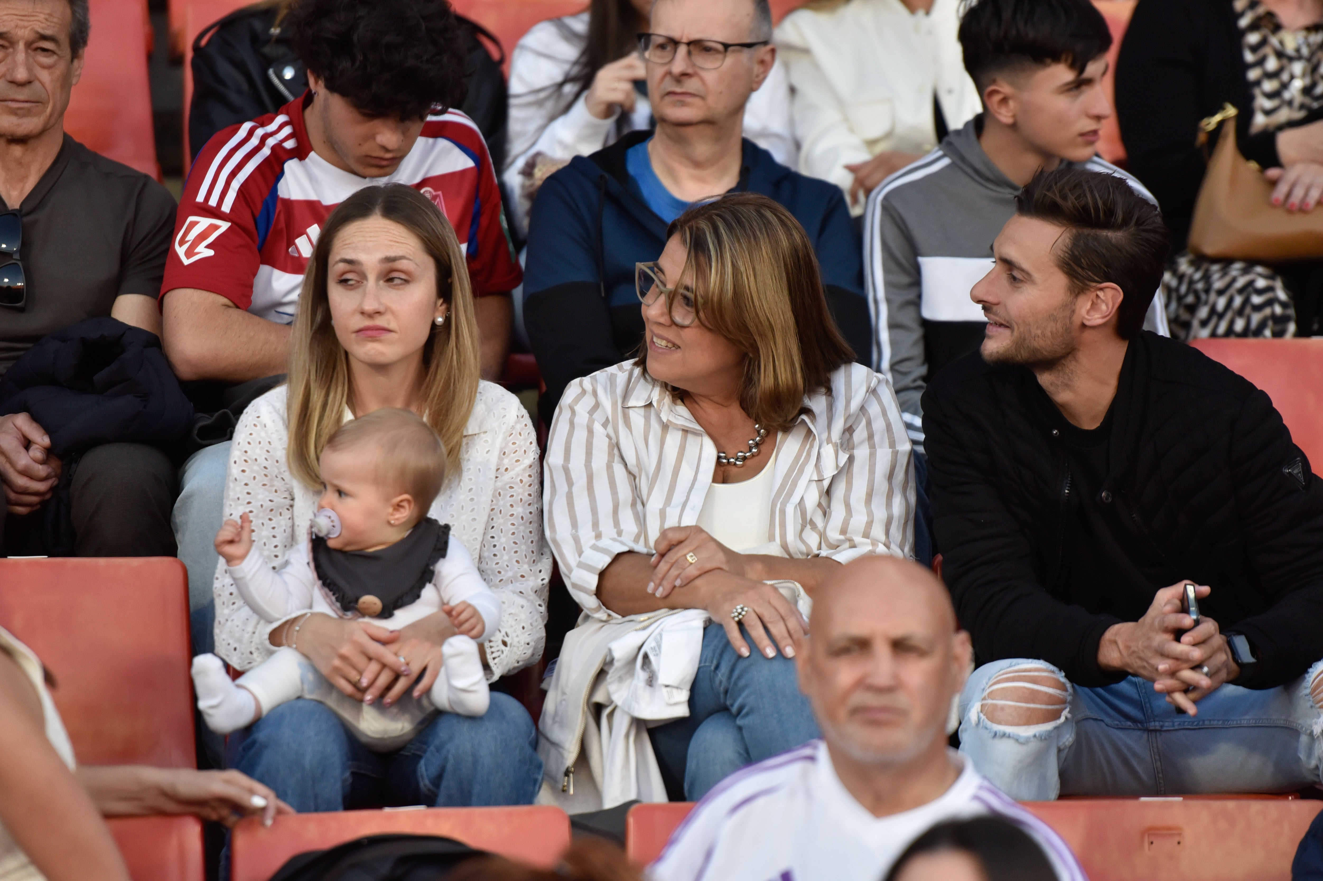 Encuéntrate en la grada del Granada-Eibar