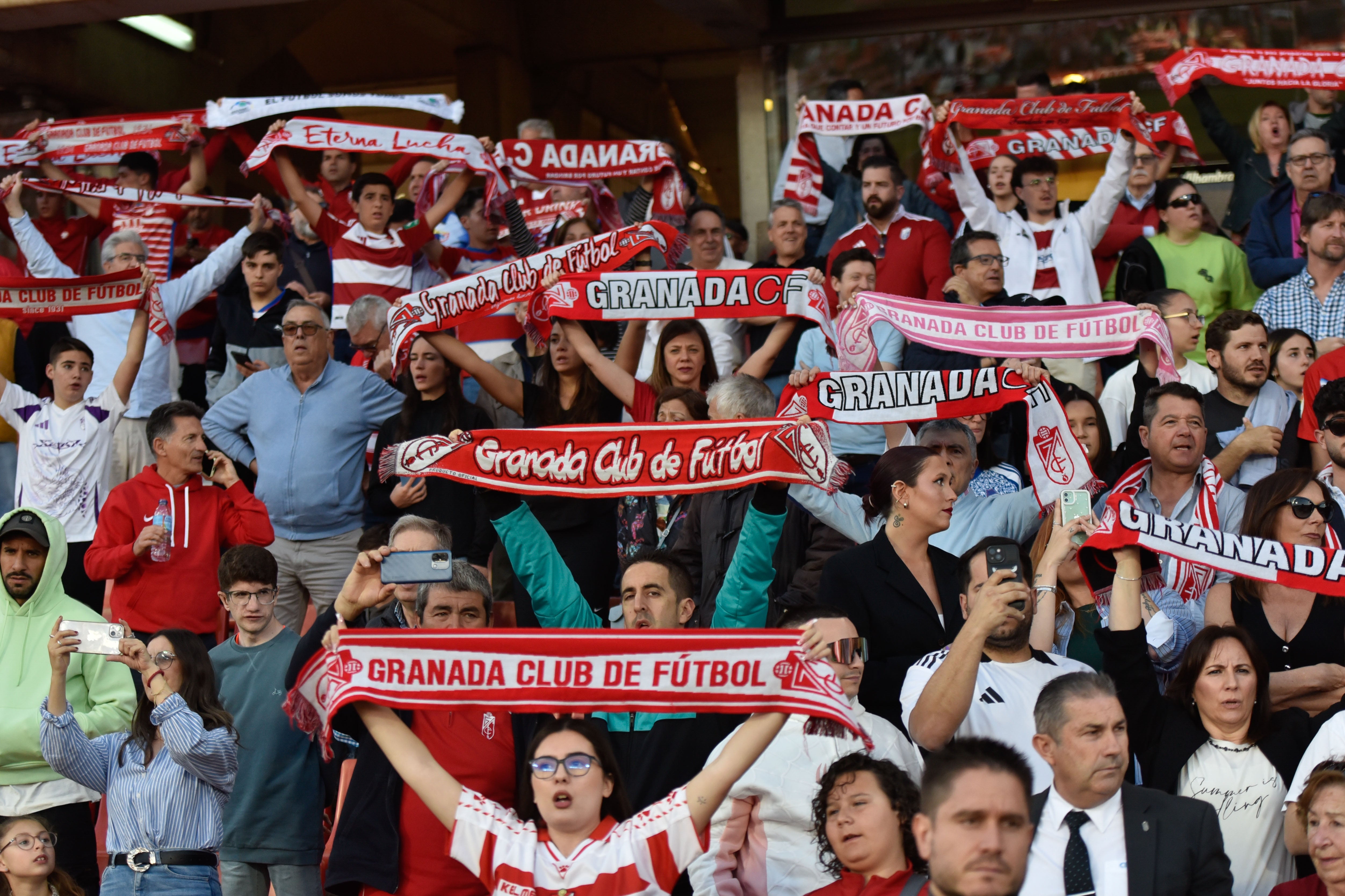 Encuéntrate en la grada del Granada-Eibar