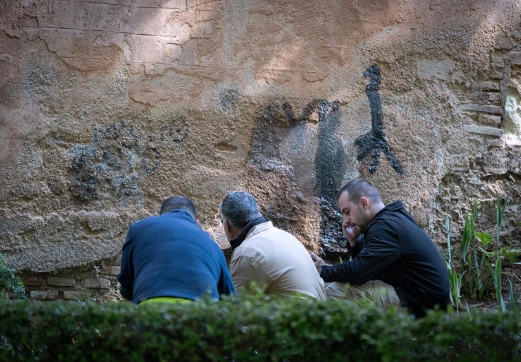 La investigación sobre las pintadas en la Alhambra apunta a grafiteros anónimos alemanes