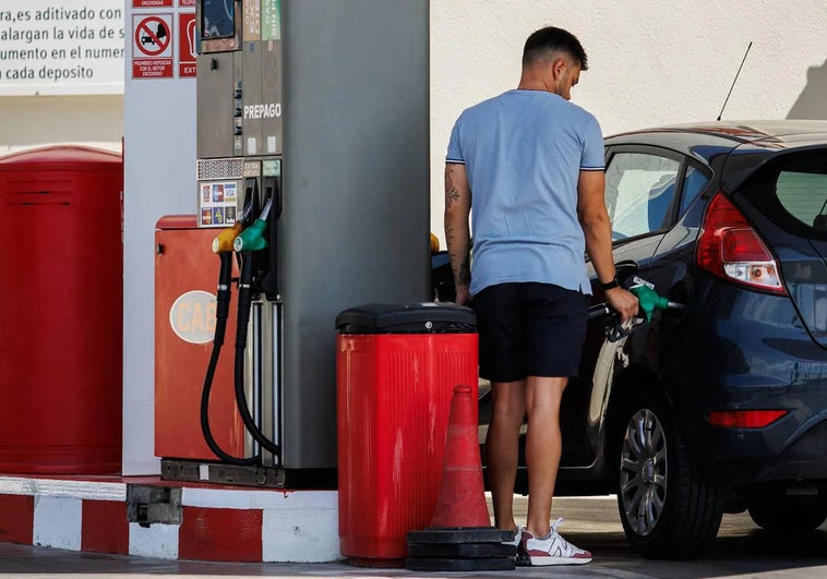 La forma de saber si tu gasolinera mezcla gasolina o diésel con agua