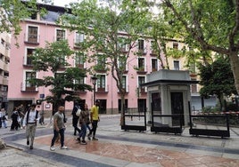 El antiguo quiosco de prensa, una concesión municipal, se convertirá en Seda Café.