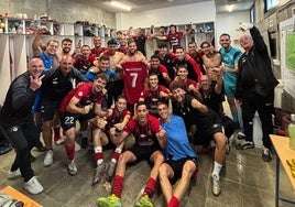 Los rojinegros celebraron su plaza para jugar el playoff