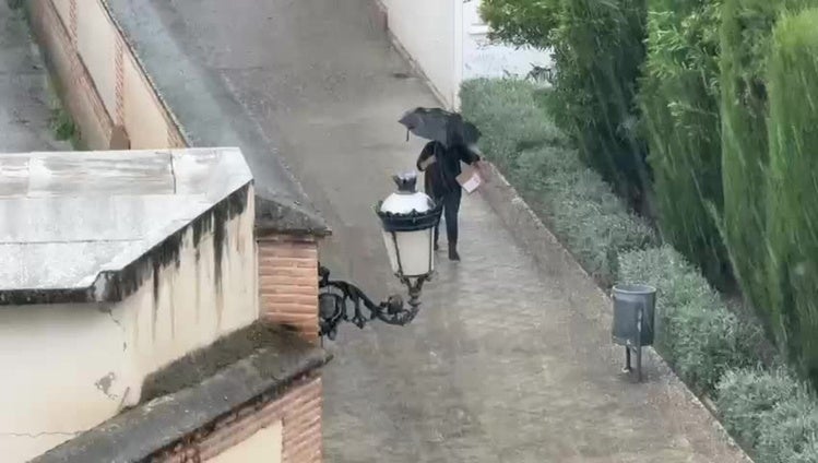 El vídeo de la granizada que sorprende a Granada