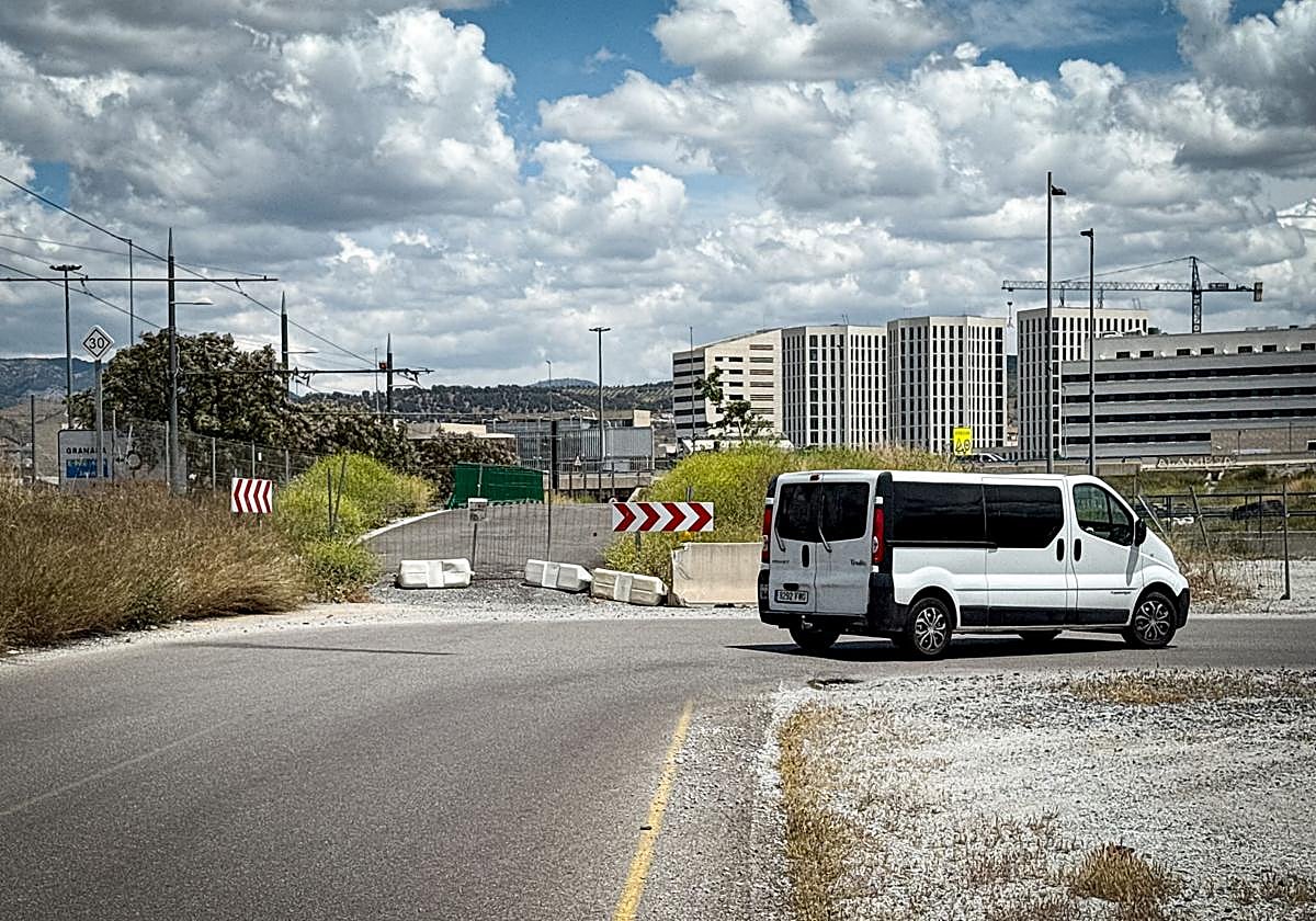 Zona en la que se interrumpen las obras del carril ciclopeatonal, que tiene los extremos construidos.
