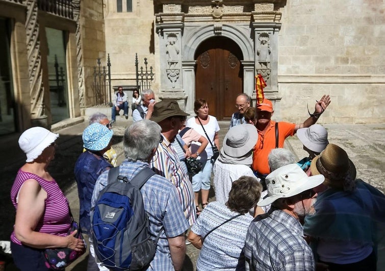 La Alcaicería denuncia la presencia de una banda de carteristas que desvalija a turistas