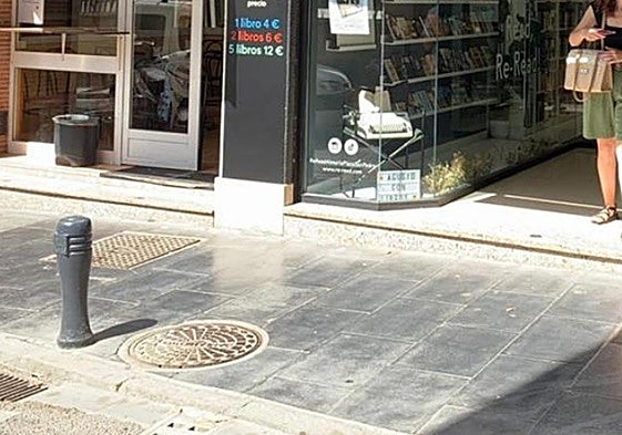 Rebaje de una acera para facilitar la accesibilidad.