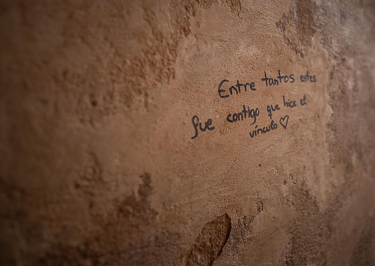 Imagen secundaria 1 - El Arco de las Pesas, lleno de pintadas. 
