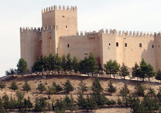 Castillo de Vélez-Blanco, también conocido como Castillo de Los Fajardo.