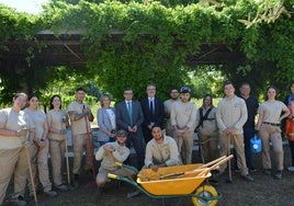 15 jóvenes desempleados de la Vega de Granada encuentran una nueva salida laboral como peones agrícolas