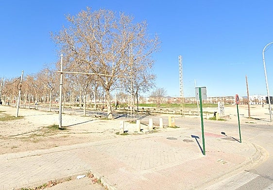 Acceso al recinto ferial de Almanjáyar por Joaquina Eguaras.