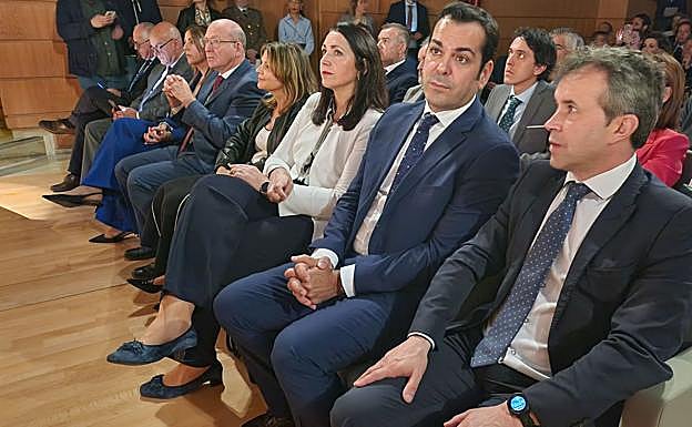 Autoridades en el acto.