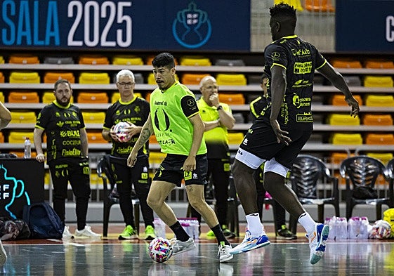El conjunto amarillo se ejercitó ayer en Cartagena.