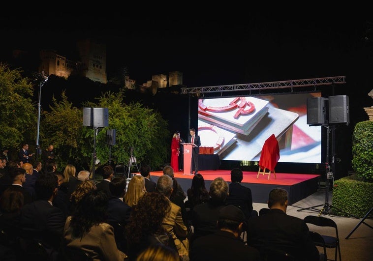 La Gala de los Premios AJE reconoce a Transandalus y FalonLabs como referentes del emprendimiento joven