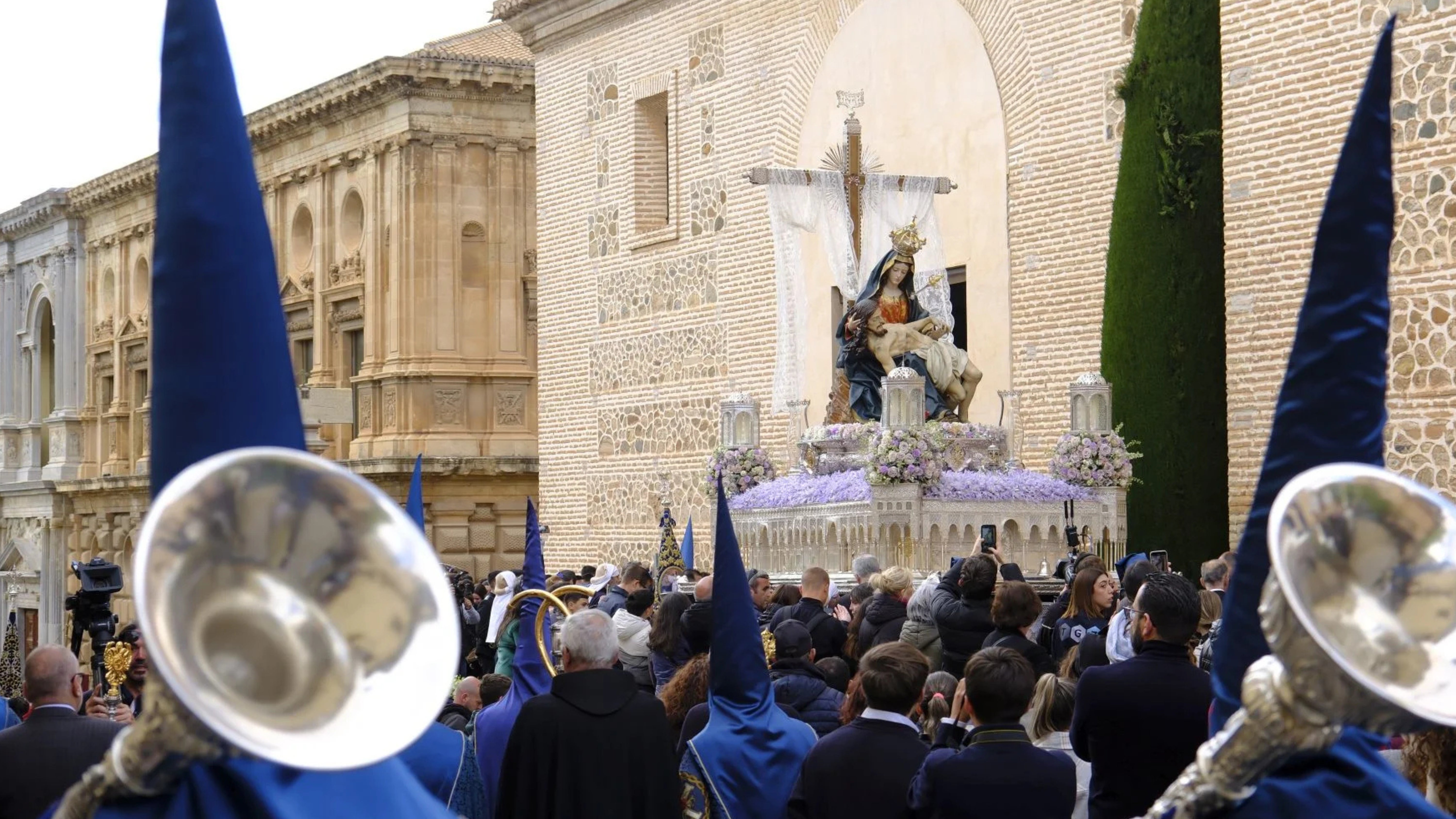 Nuestra Señora de las Angustias Coronada de Santa María de la Alhambra este Sábado Santo