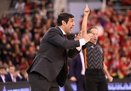 Pablo Pin muestra tensión en la banda.