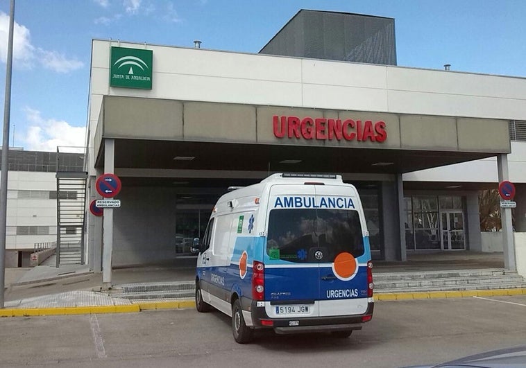 Cortada la A-92 en Huétor Tájar tras volcar y chocar con la mediana un camión