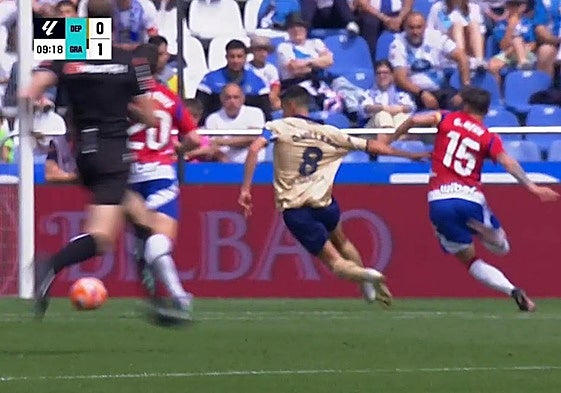 Sánchez López valida el gol de Rebbach tras una acción delicada de Neva en su área