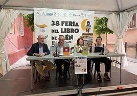 Manuel Mateo Pérez, José Ayala, Fanny Rubio y Valle Galera de Ulierte, ayer en la presentación en el marco de la Feria del Libro.