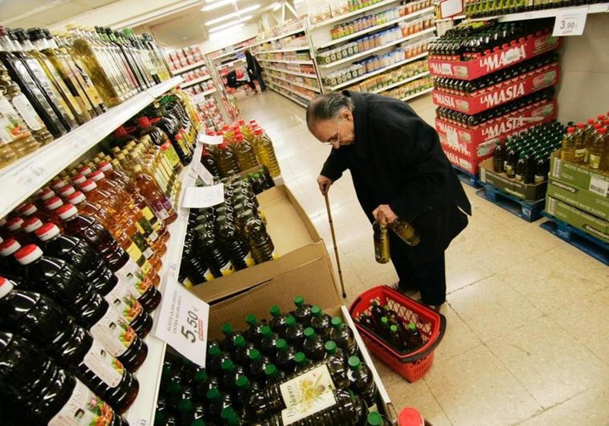 Hipercor reta a carrefour dejando por los suelos un famoso aceite de oliva | ideal