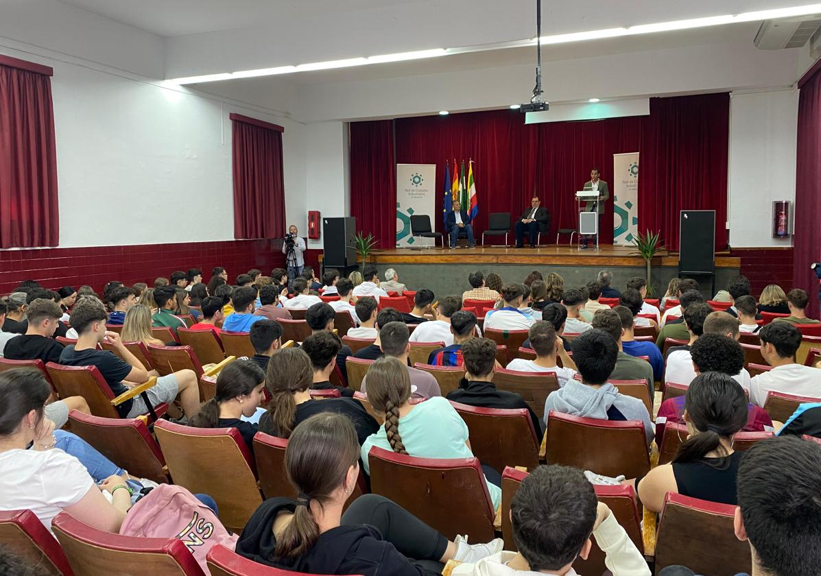 Jornadas de promoción del empleo industrial para 200 jóvenes en linares | ideal