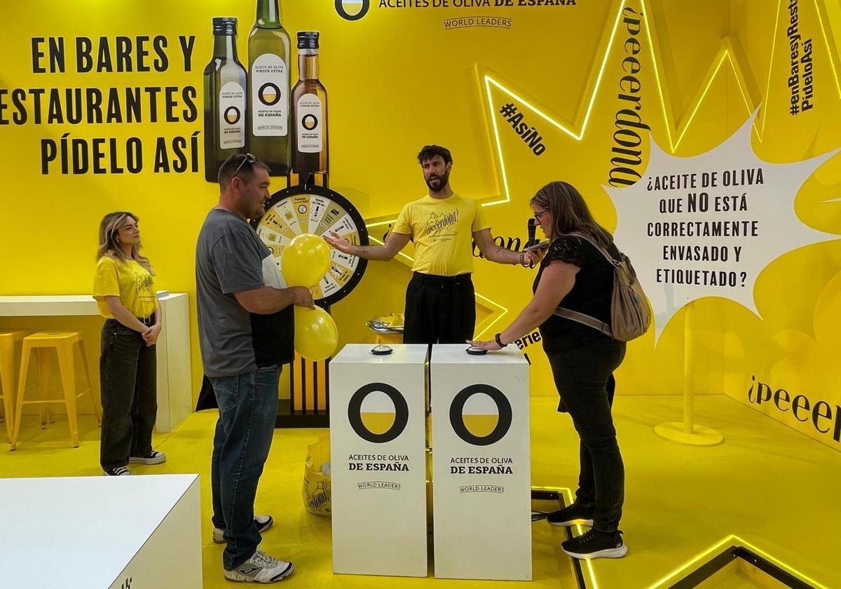 Juego en el estand de la Interprofesional del Aceite.