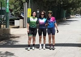 Las tres mejores féminas de la competición, én la línea de meta.