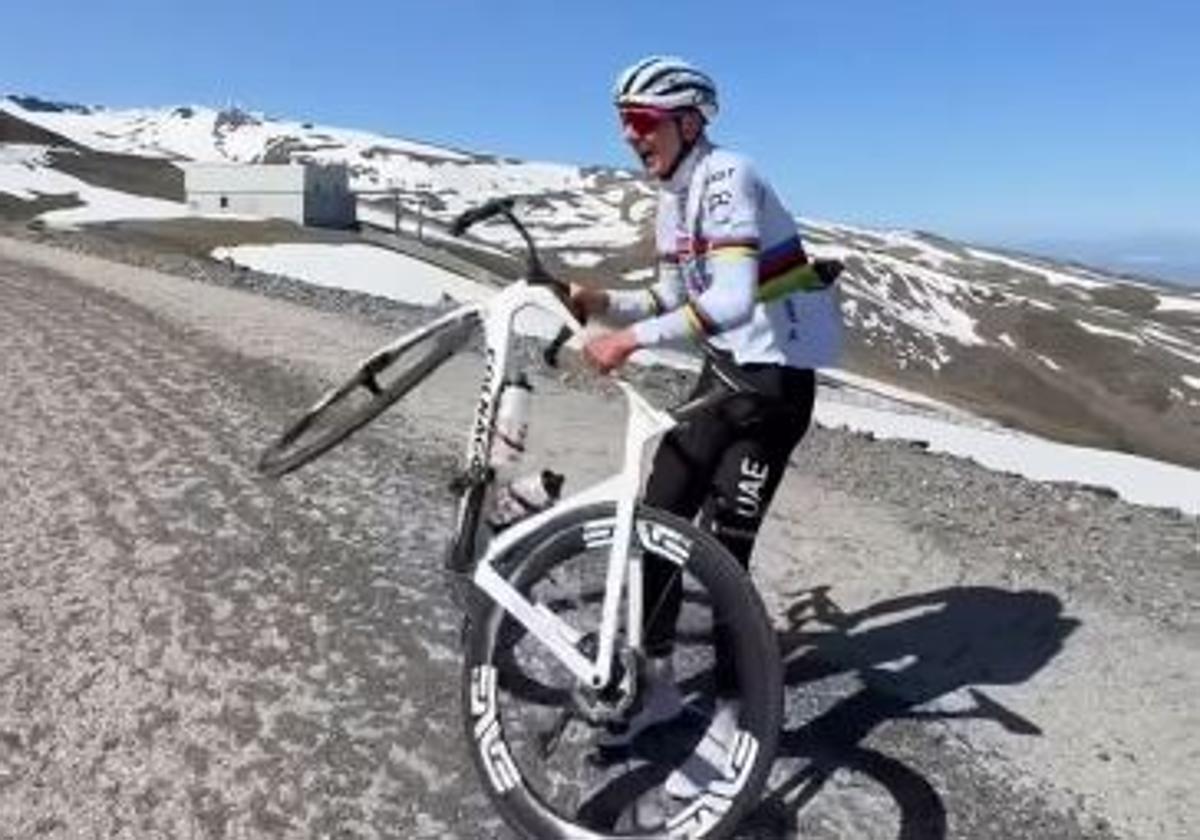 El viento 'amenaza' la bicicleta de tadej pogacar en granada: «volando hacia el veleta» | ideal
