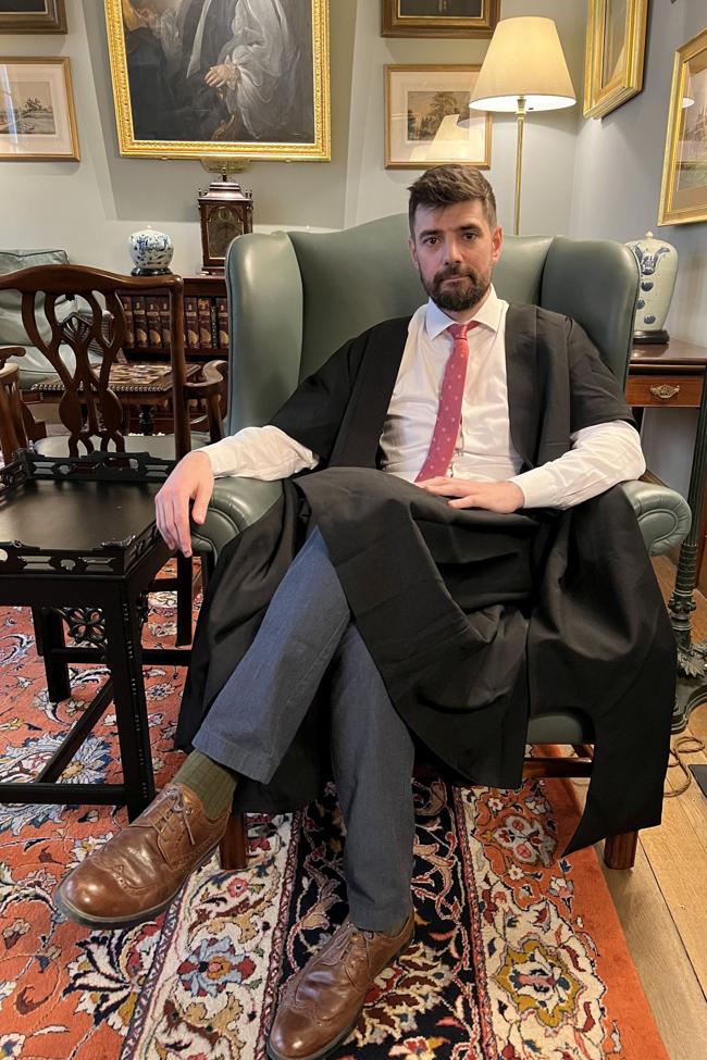 Rafael Pascual, con la toga oficial para las cenas, en el New College de Oxford.