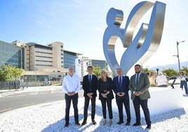 Escultura en homenaje a la enfermería en la nueva rotonda del PTS.