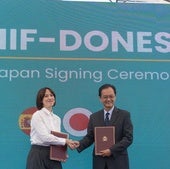 La ministra de Ciencia, Diana Morant, en la firma del memorándum con el embajador japonés en España, Takahiro Nakamae.