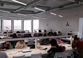 Sala de estudio de la Biblioteca Central.